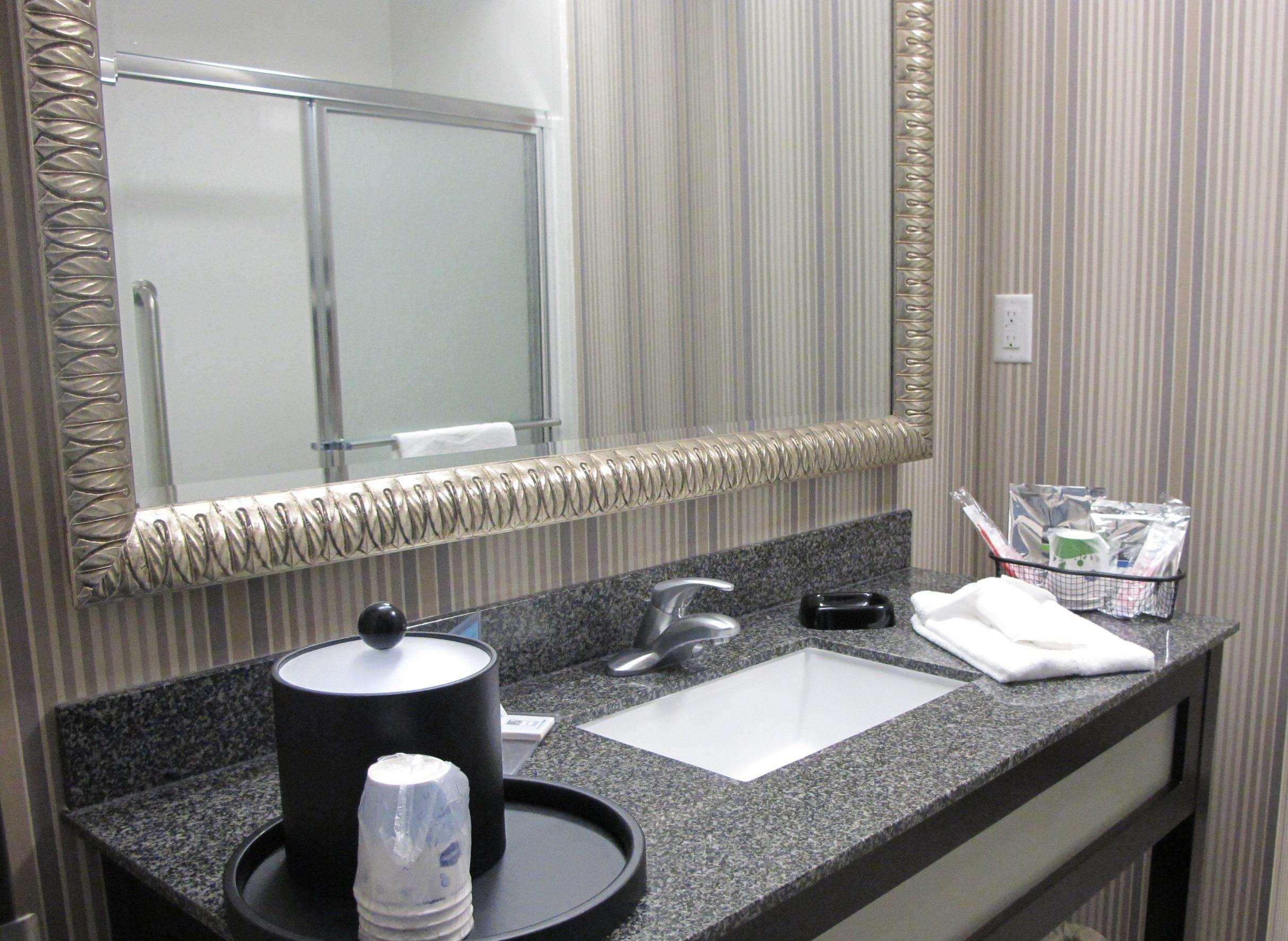 Hampton Inn By Hilton Leesville Fort Johnson Exterior foto