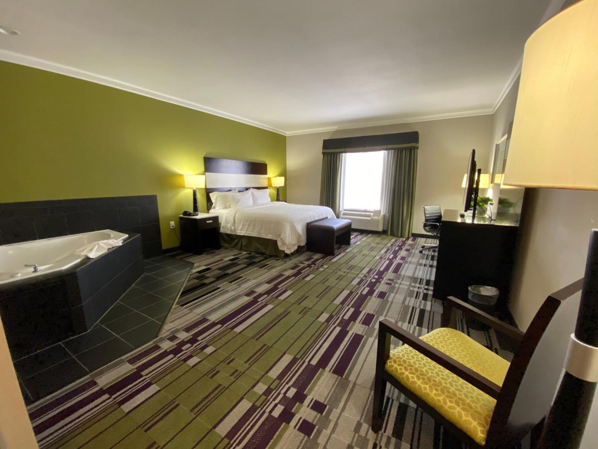 Hampton Inn By Hilton Leesville Fort Johnson Exterior foto