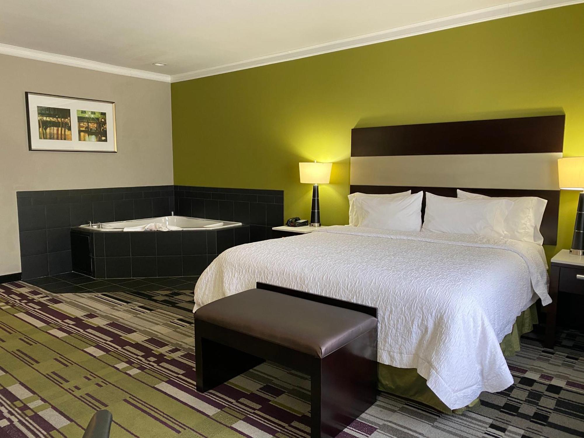 Hampton Inn By Hilton Leesville Fort Johnson Exterior foto