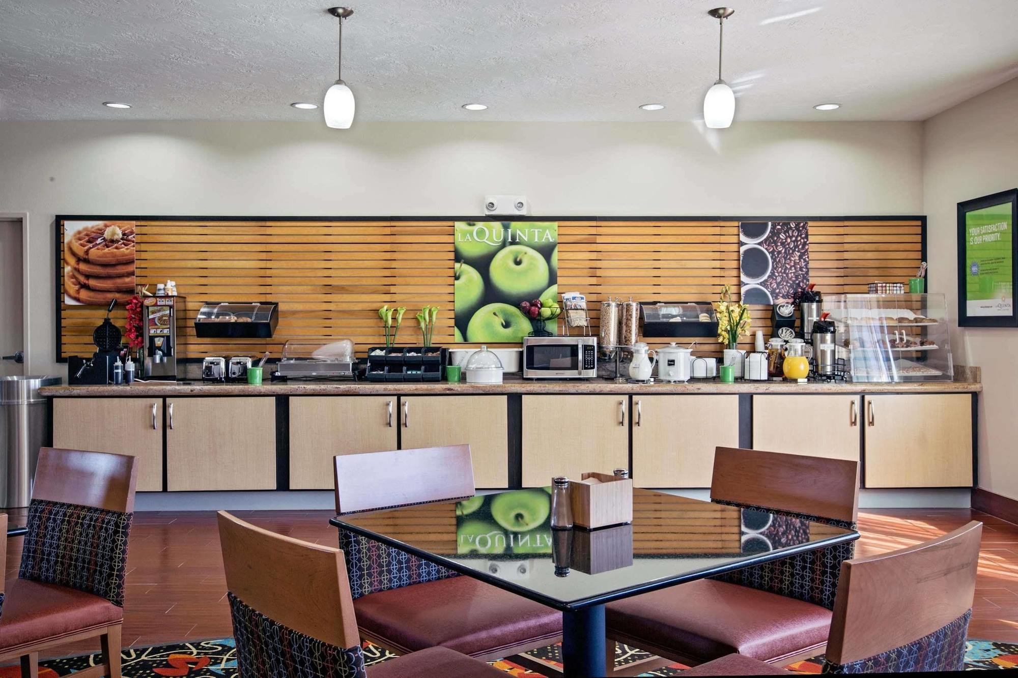 Hampton Inn By Hilton Leesville Fort Johnson Exterior foto